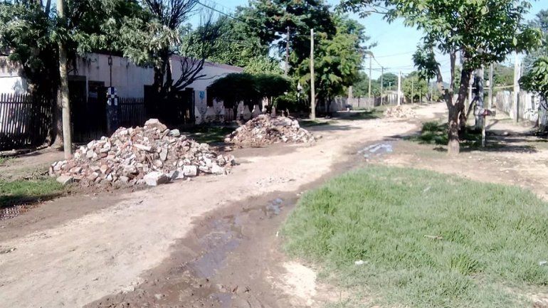 Rellenaban las calles de una ciudad salteña con escombros y huesos humanos