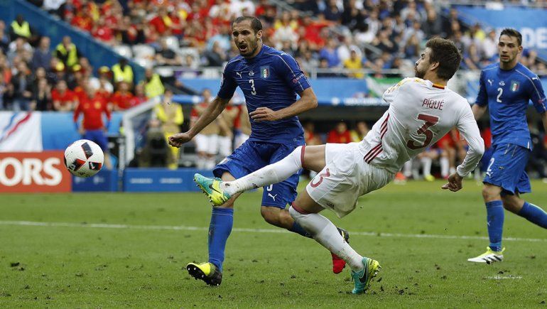 Italia y España definen al primer finalista de la Eurocopa