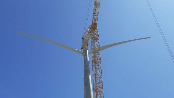 Vientos Neuquinos instaló su primer molino eólico