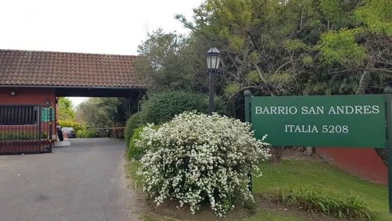 Frente del country de la localidad bonaerense de Tigre, donde su ubica la casa en la que murió Diego Maradona. Frente del country de la localidad bonaerense de Tigre, donde su ubica la casa en la que murió Diego Maradona.