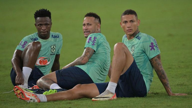 Las estrellas de Brasil recibieron la acusación de un periodista local.