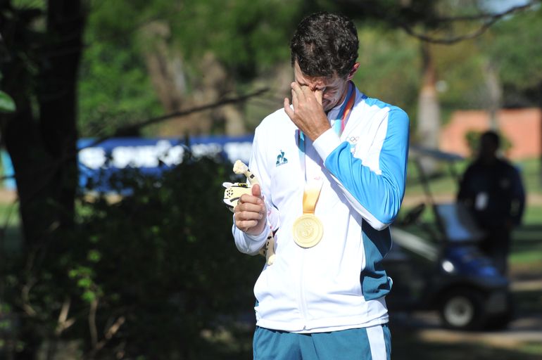 La emoción del cordobés Diego Fernández campeón en golf en individual y en mixto.