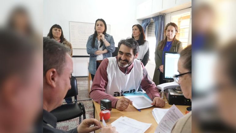Aten presentó la lista para competir en las elecciones de noviembre.