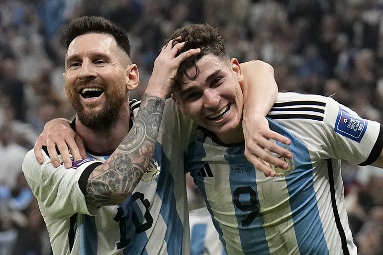 Lionel Messi y Julián Álvarez competirán por el premio The Best al mejor jugador del mundo.