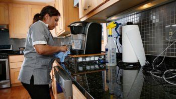 Cuánto cobran los cocineros y el personal de tareas específicas en abril 2025