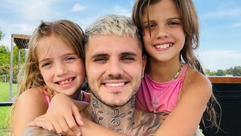 Mauro Icardi y sus hijas Mauro Icardi y sus hijas