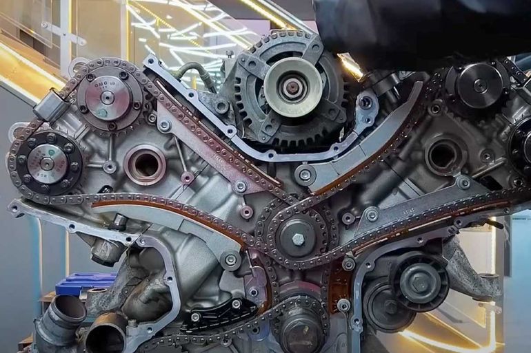 Tuvieron que hacer el motor a nuevo, pieza por pieza, con componentes originales.
