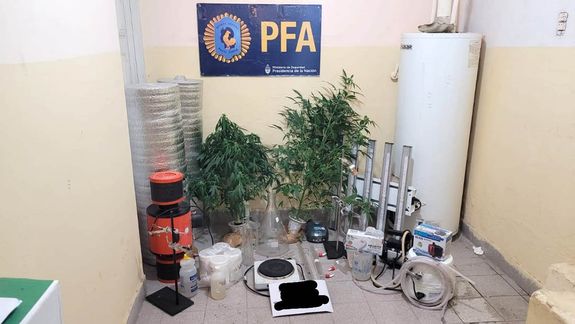 La Federal detuvo en pleno centro neuquino a un rosarino que vendía droga por Telegram