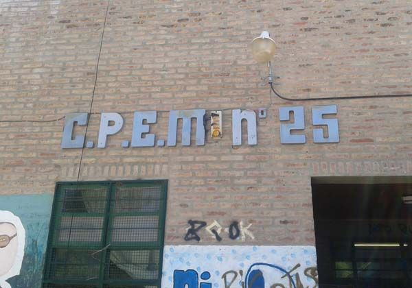 Conmoción por el suicidio de una alumna del CPEM 25