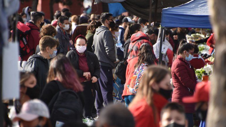 Pese a la baja de contagios el COVID no desapareció y siguen los cuidados.