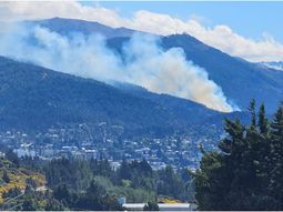 Varios focos de incendio se registraron en pocas horas en el cerro Otto. Foto gentileza. Varios focos de incendio se registraron en pocas horas en el cerro Otto. Foto gentileza.