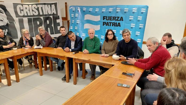 El peronismo neuquino y su frente de partidos está en crisis, más allá de la foto del lunes.