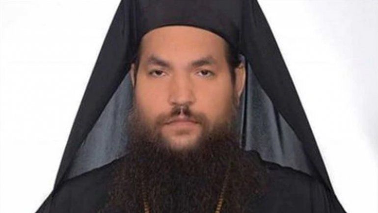 Un sacerdote arrojó ácido sobre un grupo de obispos, en un monasterio griego