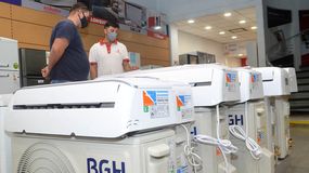 El Black Friday publicó tentadoras ofertas de artefactos para garantizar temperaturas agradables en el hogar. | LM Neuquen El Black Friday publicó tentadoras ofertas de artefactos para garantizar temperaturas agradables en el hogar.