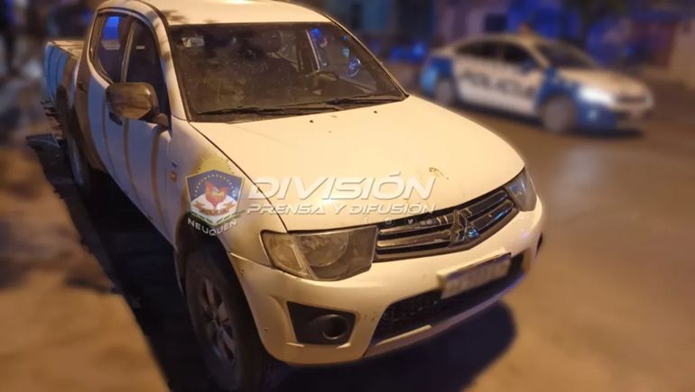 Atrapan a una pareja de ladrones que intentó robar una camioneta