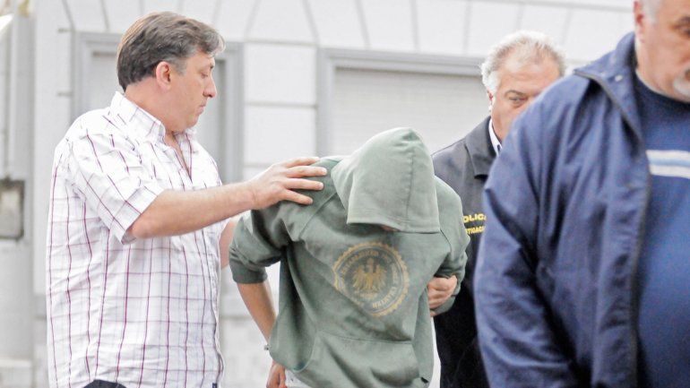 Enrique Alcaraz cuando era trasladado desde Junín a Buenos Aires.