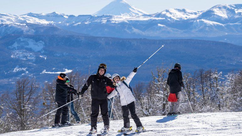 Volvió la nieve y 16 mil esquiadores ya aprovecharon el cerro Chapelco