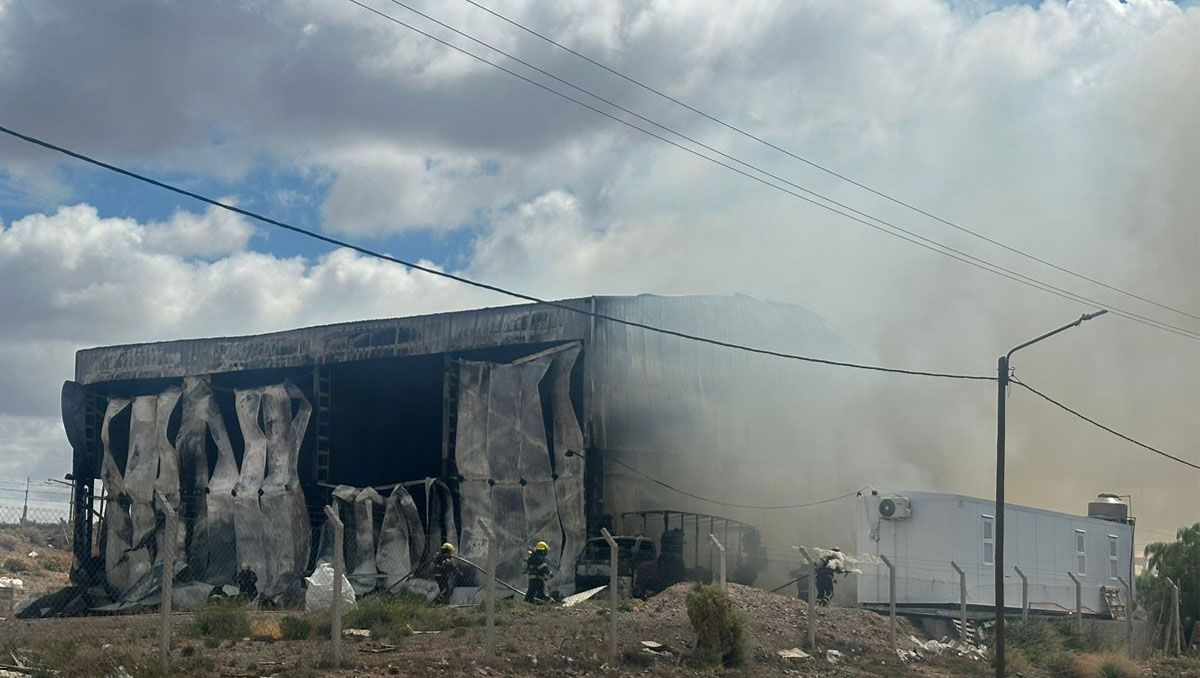 Incendio con pérdidas totales en depósito municipal donde funcionaba un banco de alimentos