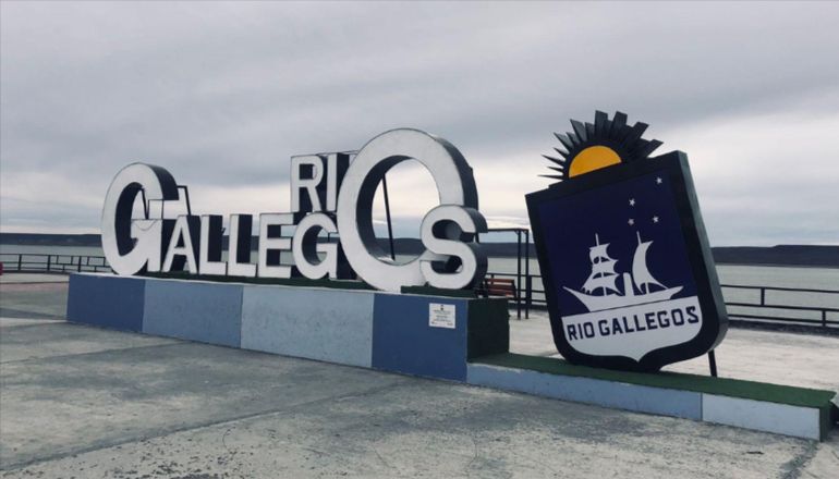 Una cámara de vigilancia captó a la mujer desaparecida hace 4 años caminando hacia la costanera de Rio Gallegos. Una cámara de vigilancia captó a la mujer desaparecida hace 4 años caminando hacia la costanera de Rio Gallegos.