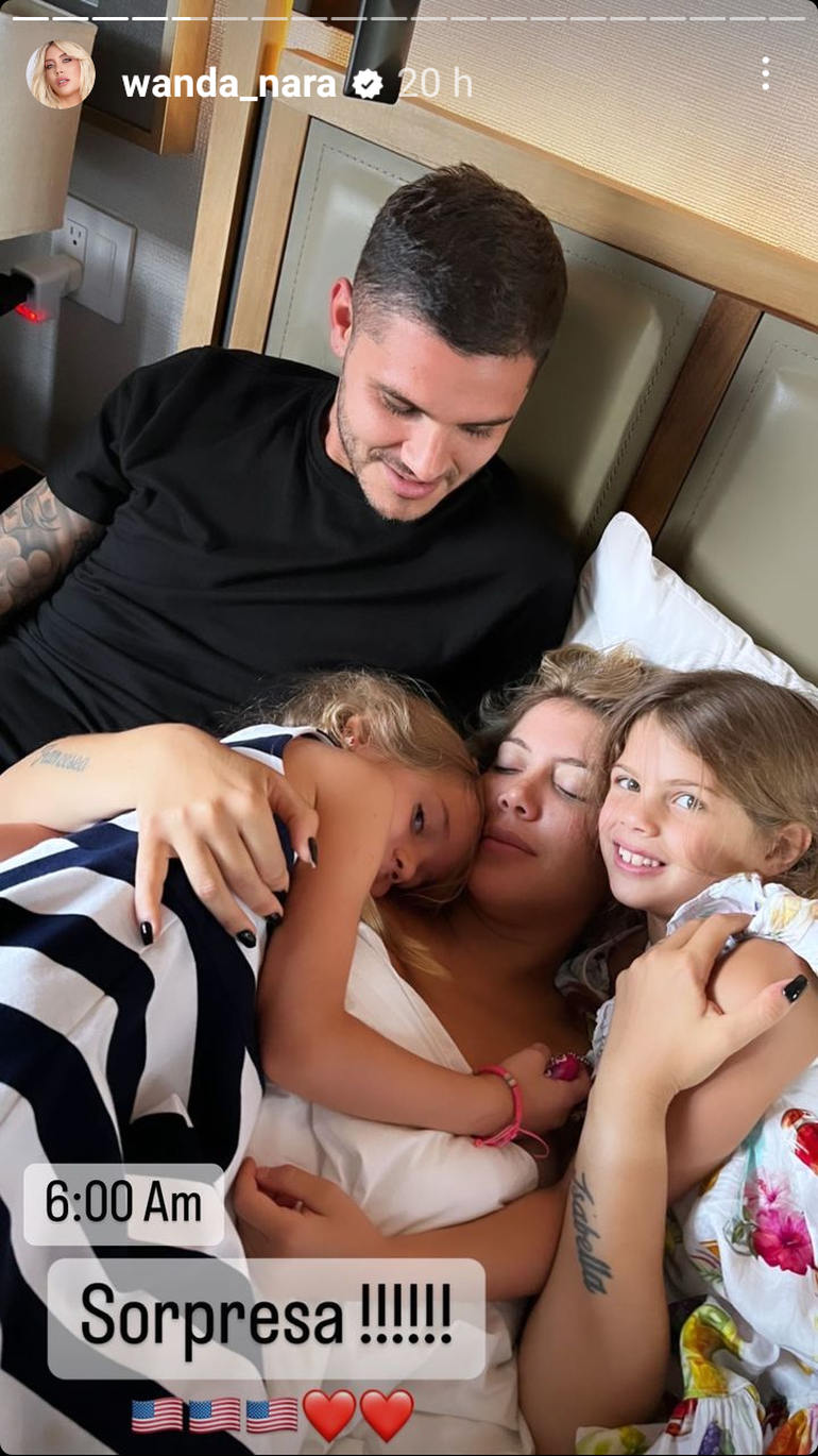 El jugador, que estaba en París cuidando a los hijos de Wanda con Maxi López, llegó de sorpresa a Estados Unidos donde se encontraba ella con sus hijas en común, Francesca e Isabella.