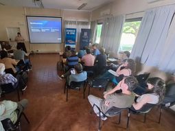 «Es como tener un empleado que nunca duerme», Claudia Valenzuela, Soluciones IA. Foto: Fabricio González. «Es como tener un empleado que nunca duerme», Claudia Valenzuela, Soluciones IA. Foto: Fabricio González.