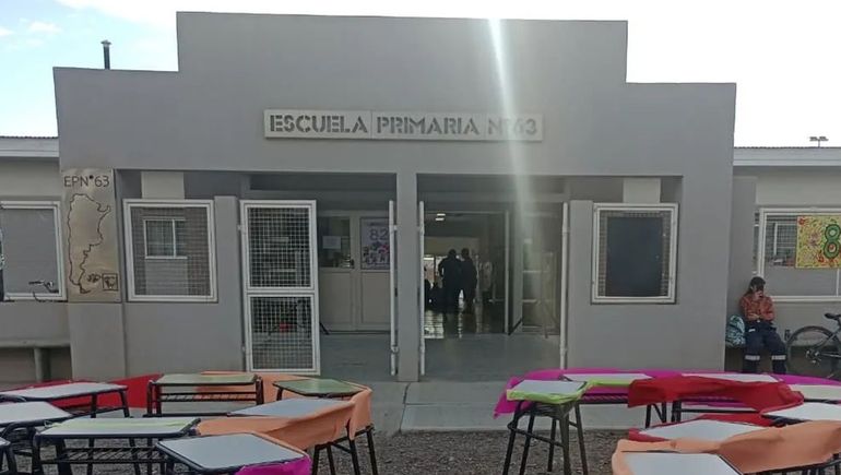 El niño padece varias secuelas y la familia denuncia que desde Eduación no dan respuestas.