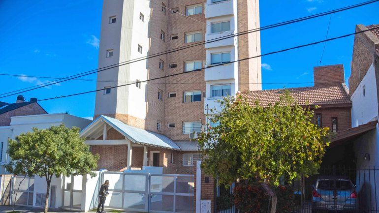 La moto fue robada del edificio de Miguel A. Camino al 1000. Uno de ellos quedó escrachado por las cámaras del lugar.