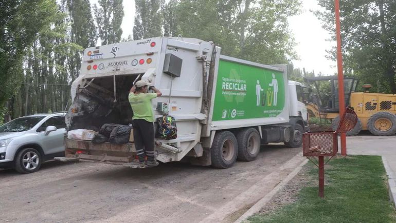 Video: el peligroso trabajo de los recolectores de basura