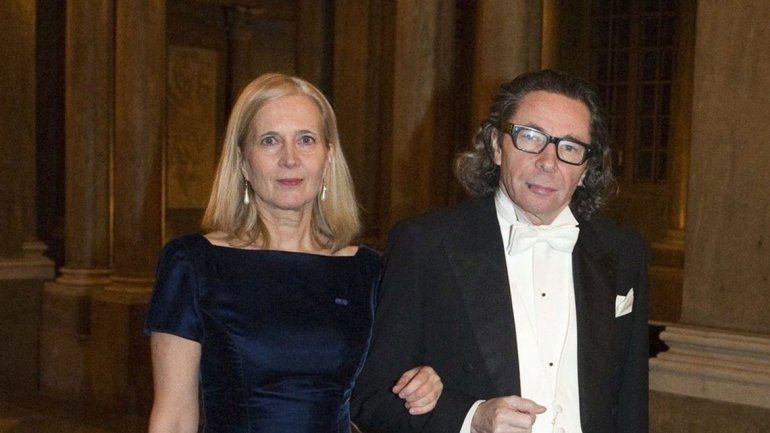 Un académico le tocó la cola a la princesa de Suecia