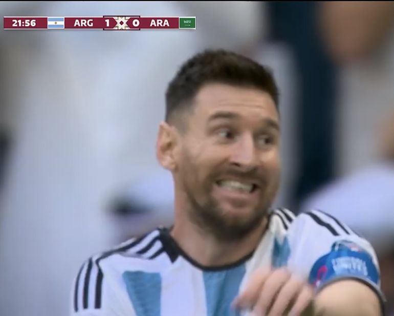 El gesto de Messi, después de que le anularan el gol.