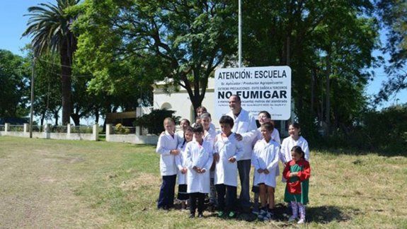 Irán a la cárcel por fumigar una escuela