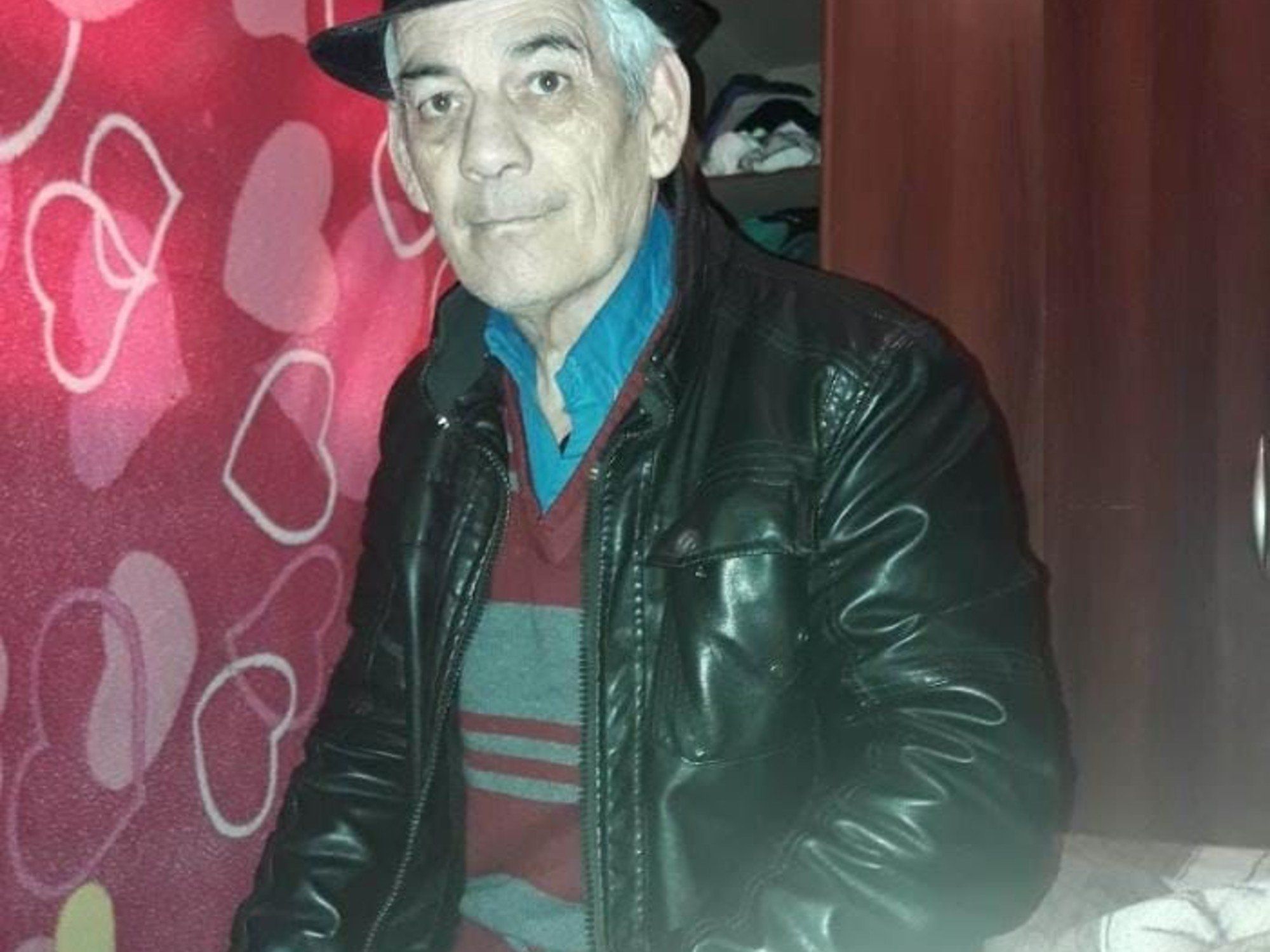 Les dijeron que había muerto de un paro pero encontraron heridas en el cuello