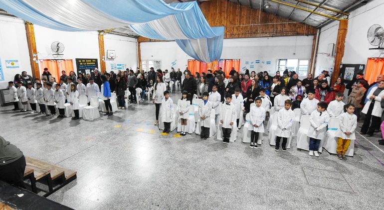 Acto por el Día de la Bandera en Plaza Huincul. Acto por el Día de la Bandera en Plaza Huincul.