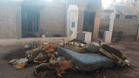 vecinos salvan a hermanos de un incendio: danos importantes