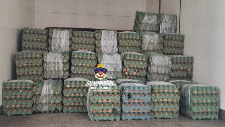 Decomisaron gran cantidad de cartones de huevo sin rotular. Decomisaron gran cantidad de cartones de huevo sin rotular.