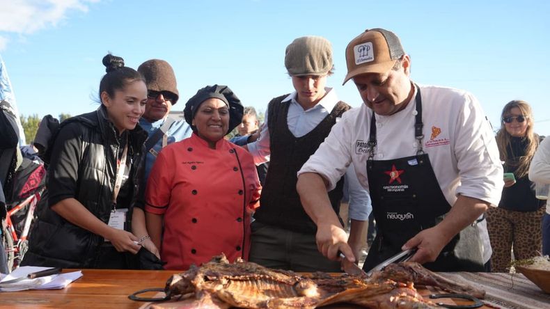 Rincón de los Sauces celebró el 3° Encuentro de Mujeres Asadoras de Chivo | LM Neuquen Rincón de los Sauces celebró el 3° Encuentro de Mujeres Asadoras de Chivo