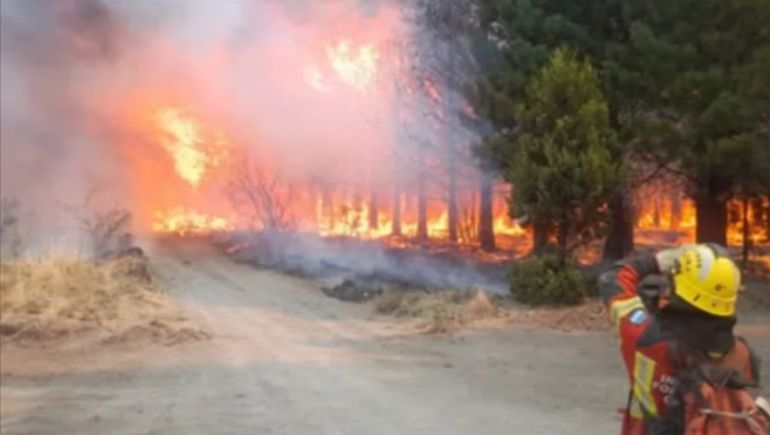 La pelea de los brigadistas de Chubut se prolonga en la zona de Trevelin