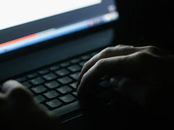 Un hombre de Cinco Saltos fue imputado por tener imágenes de abuso infantil. Es otro hecho de este tipo que investiga la justicia rionegrina. Un hombre de Cinco Saltos fue imputado por tener imágenes de abuso infantil. Es otro hecho de este tipo que investiga la justicia rionegrina.