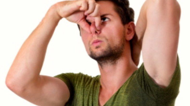 Científicos resuelven el misterio detrás del olor a transpiración