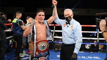 Brian Castaño, feliz con el cinturón de campeón mundial. Brian Castaño, feliz con el cinturón de campeón mundial.