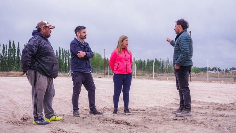 El césped sintético para la cancha de Los Hornos ya está en Plottier
