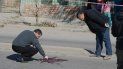 Los peritos de Criminalística de la Policía realizaron el hisopado en la escena del crimen, en calle Antártida Argentina casi esquina Colón.