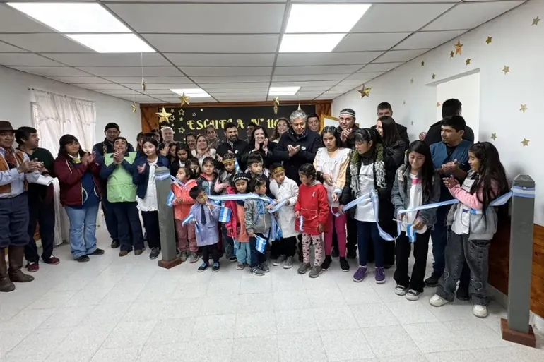 Figueroa inauguró tres edificios escolares.