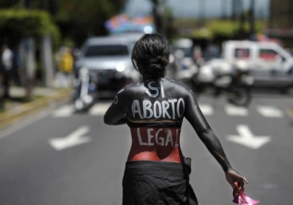 Legisladores se comprometen a tratar la despenalización del aborto