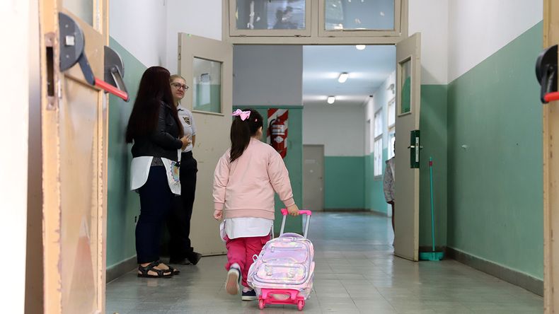 Paro de estatales en Neuquén: ¿Qué pasa con las clases este viernes? | LM Neuquen Paro de estatales en Neuquén: ¿Qué pasa con las clases este viernes?