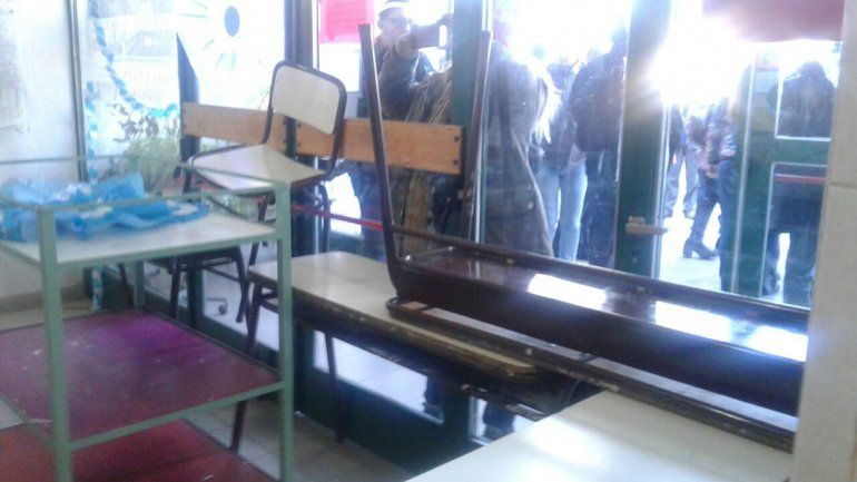 Así fue la barricada de ATEN y la salida de los alumnos en la 207