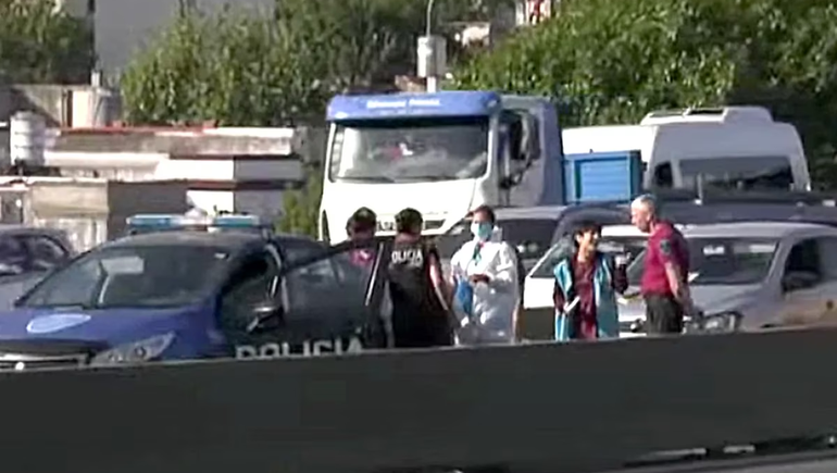 Se bajaron a discutir en plena autopista y murieron atropellados