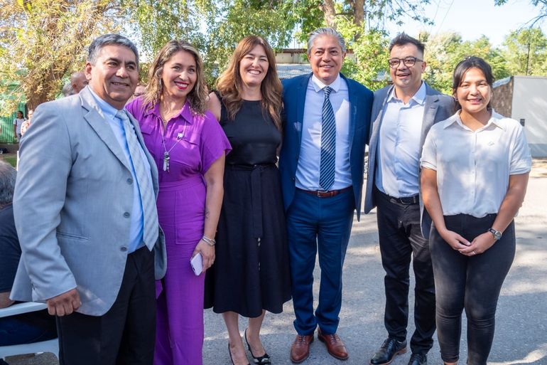 Concejales de Plottier junto al gobernador Rolando Figueroa. Concejales de Plottier junto al gobernador Rolando Figueroa.