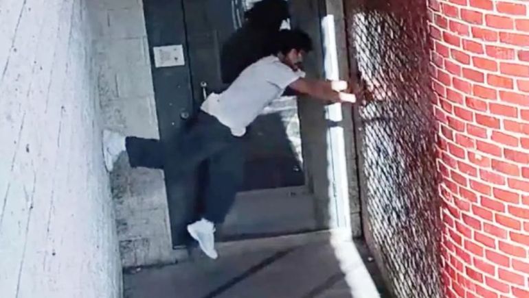 Peligroso criminal se fugó usando la técnica del cangrejo