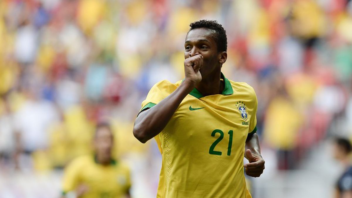 Jo vistiendo la camiseta de la selección de Brasil.